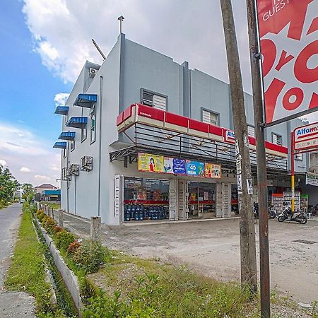 Oyo 90637 Rumah Ni Karo Medan Kültér fotó