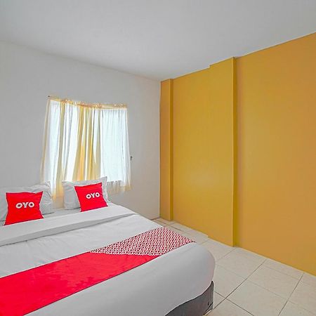Oyo 90637 Rumah Ni Karo Medan Kültér fotó