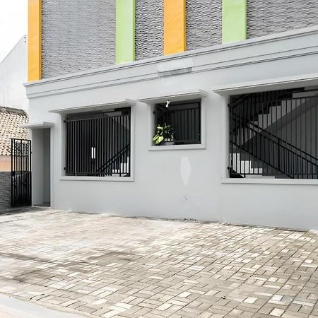 Oyo 90637 Rumah Ni Karo Medan Kültér fotó