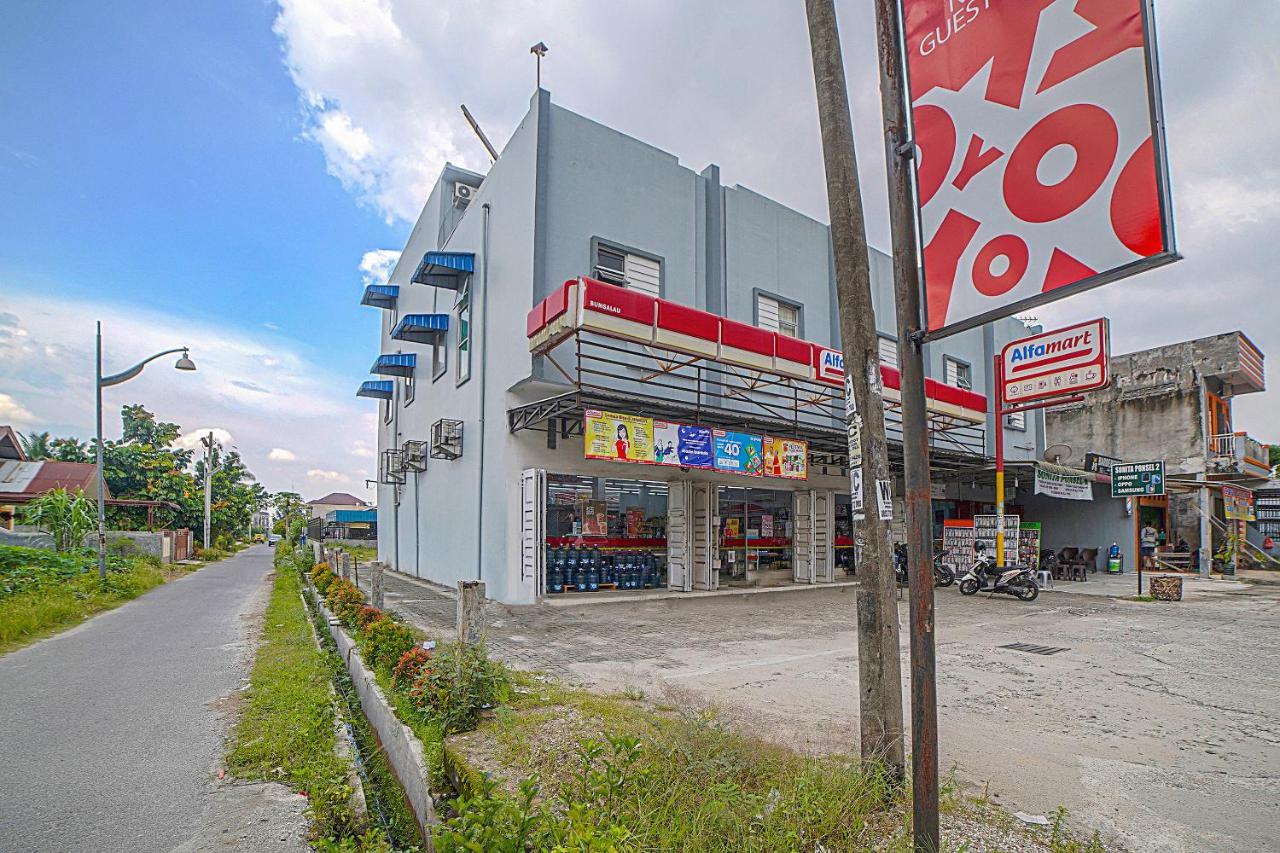 Oyo 90637 Rumah Ni Karo Medan Kültér fotó