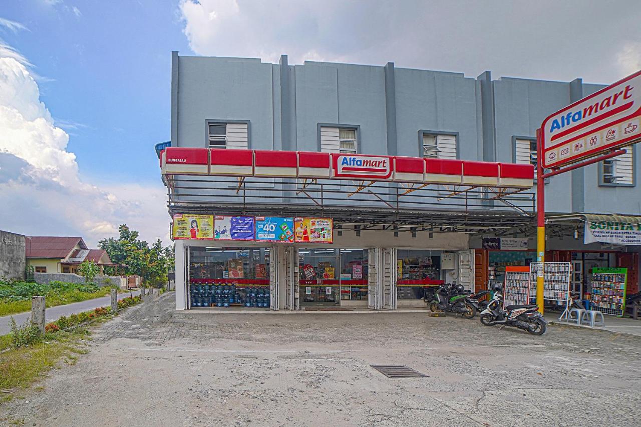 Oyo 90637 Rumah Ni Karo Medan Kültér fotó