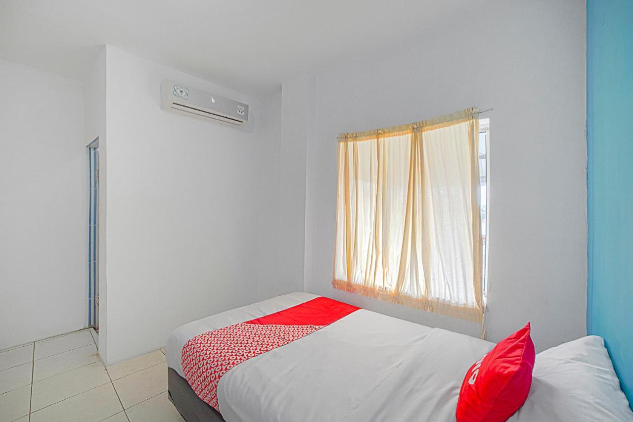 Oyo 90637 Rumah Ni Karo Medan Kültér fotó
