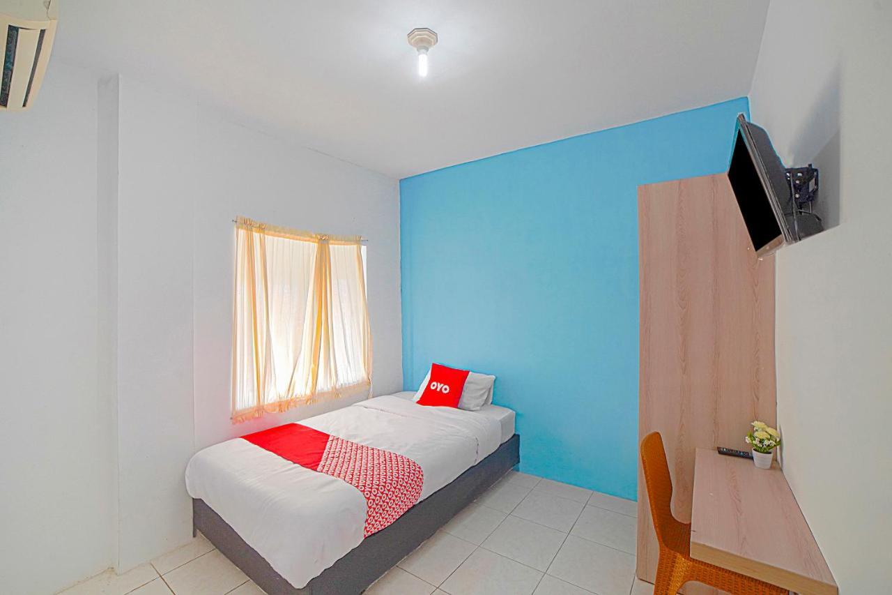 Oyo 90637 Rumah Ni Karo Medan Kültér fotó