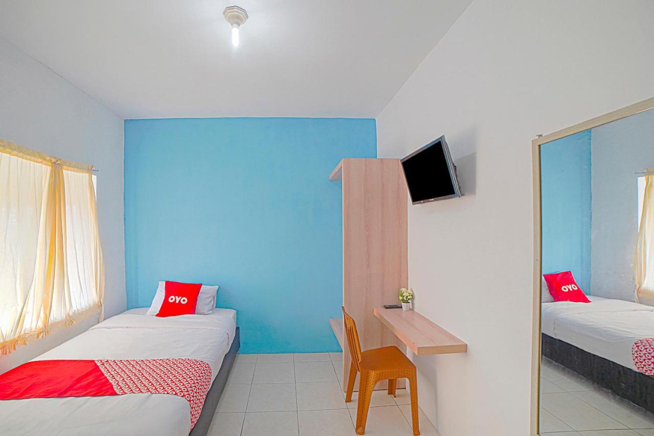 Oyo 90637 Rumah Ni Karo Medan Kültér fotó
