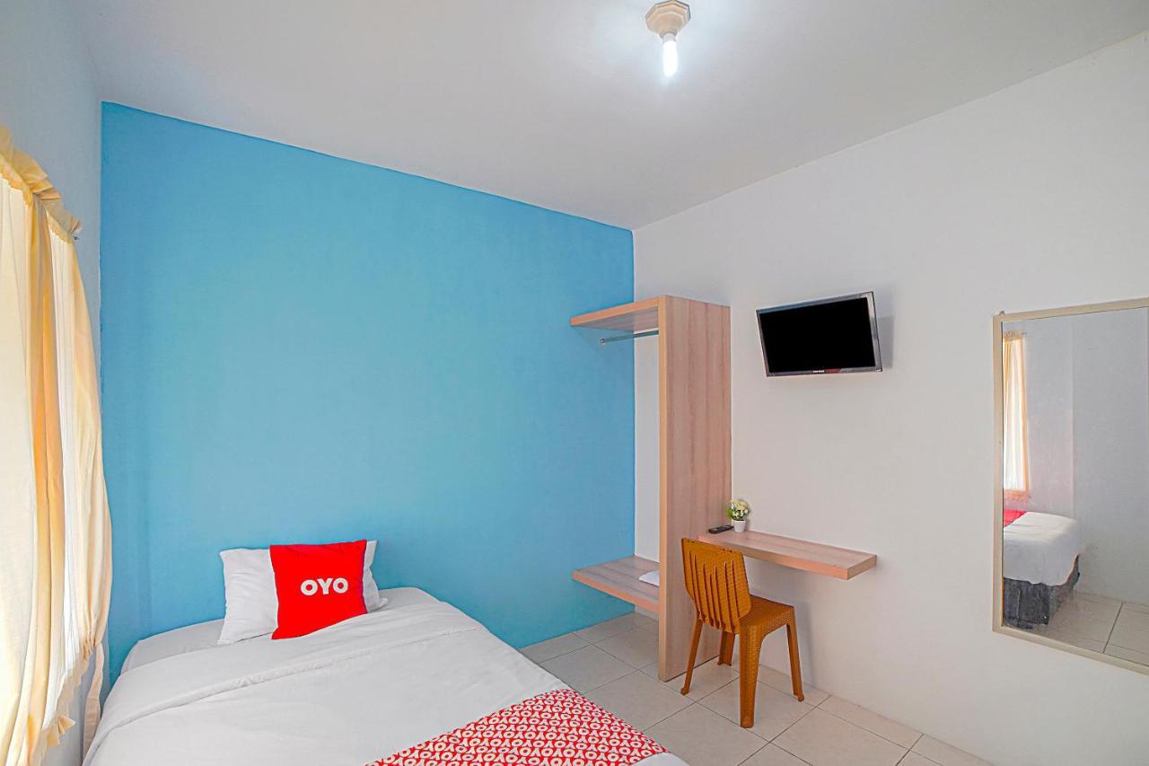 Oyo 90637 Rumah Ni Karo Medan Kültér fotó