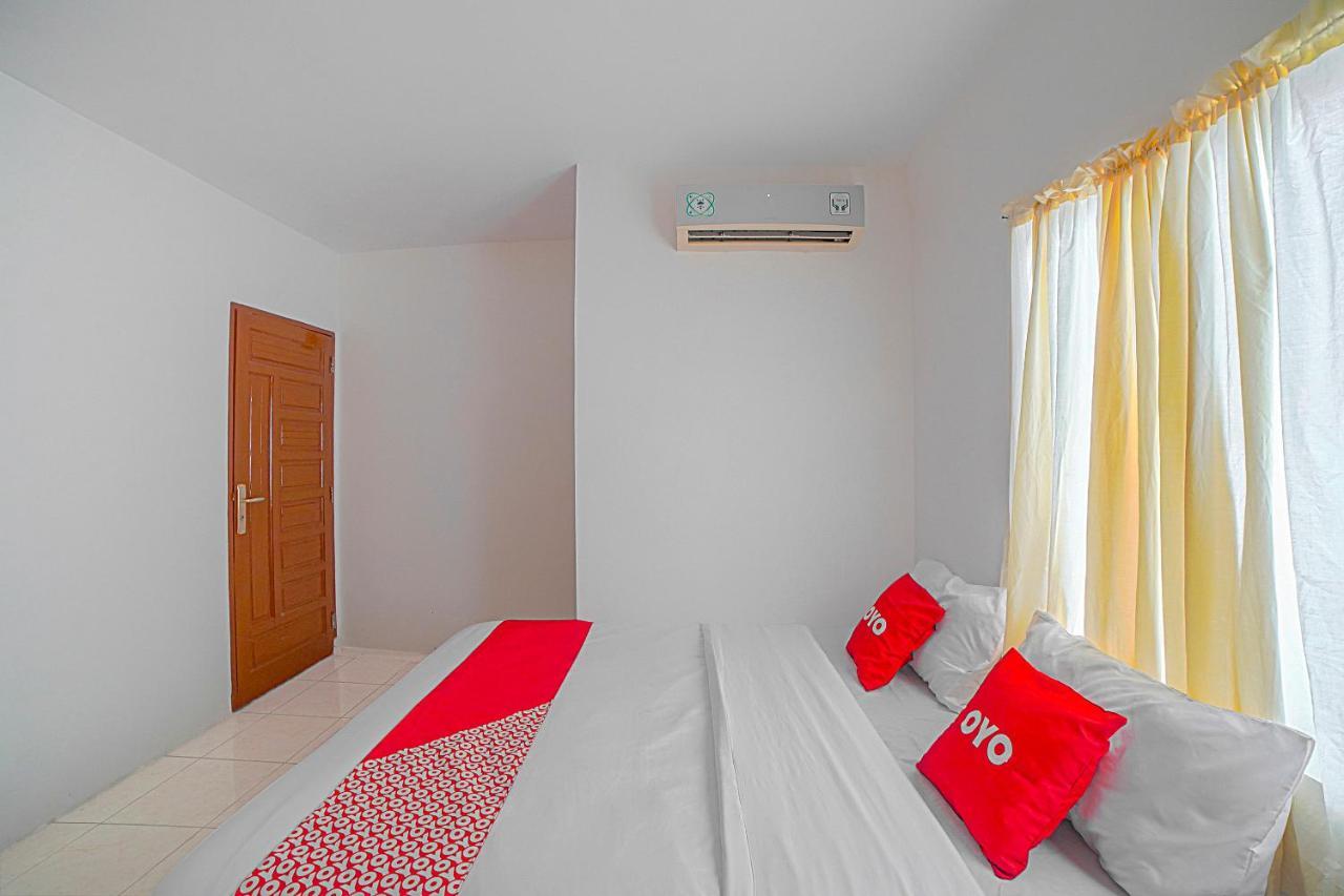 Oyo 90637 Rumah Ni Karo Medan Kültér fotó