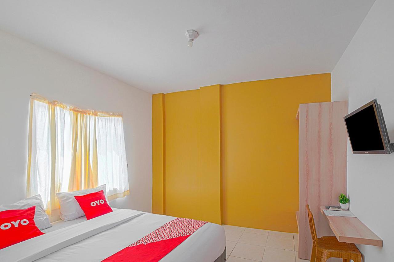 Oyo 90637 Rumah Ni Karo Medan Kültér fotó