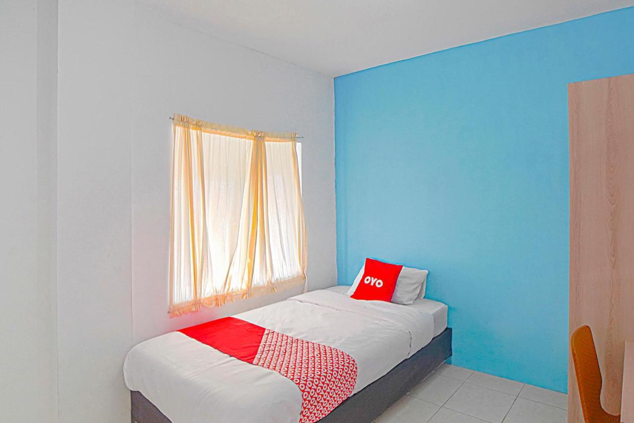 Oyo 90637 Rumah Ni Karo Medan Kültér fotó