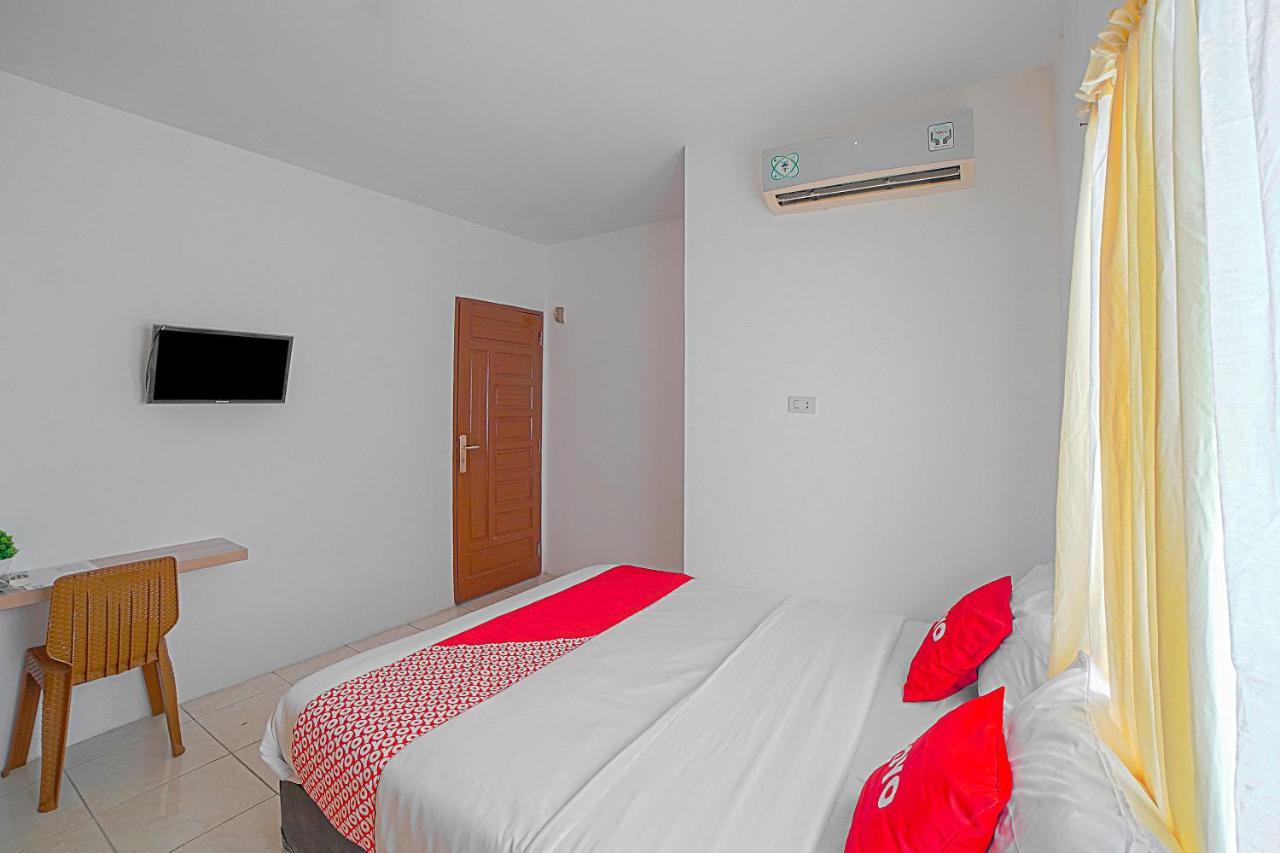 Oyo 90637 Rumah Ni Karo Medan Kültér fotó