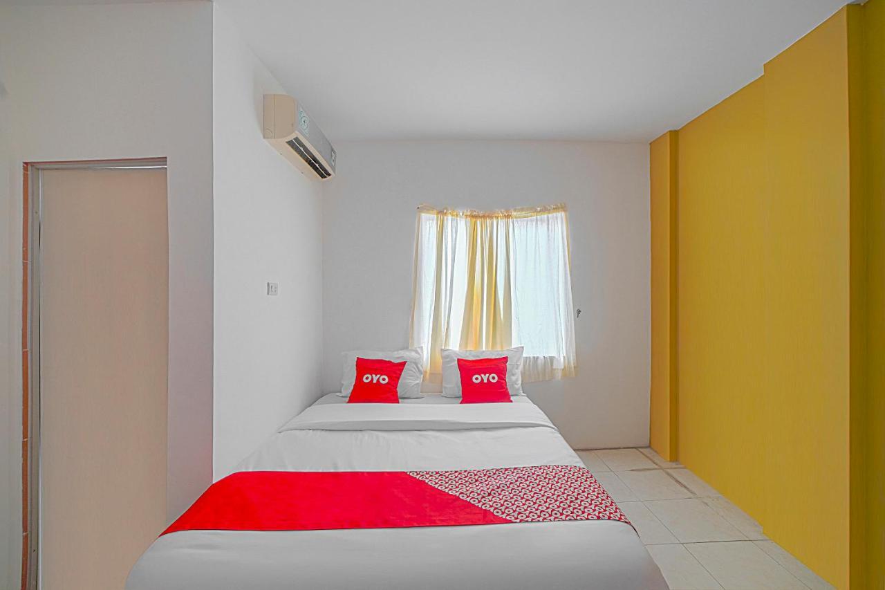 Oyo 90637 Rumah Ni Karo Medan Kültér fotó