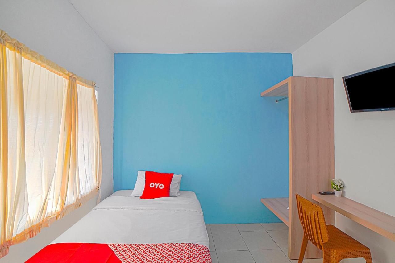 Oyo 90637 Rumah Ni Karo Medan Kültér fotó