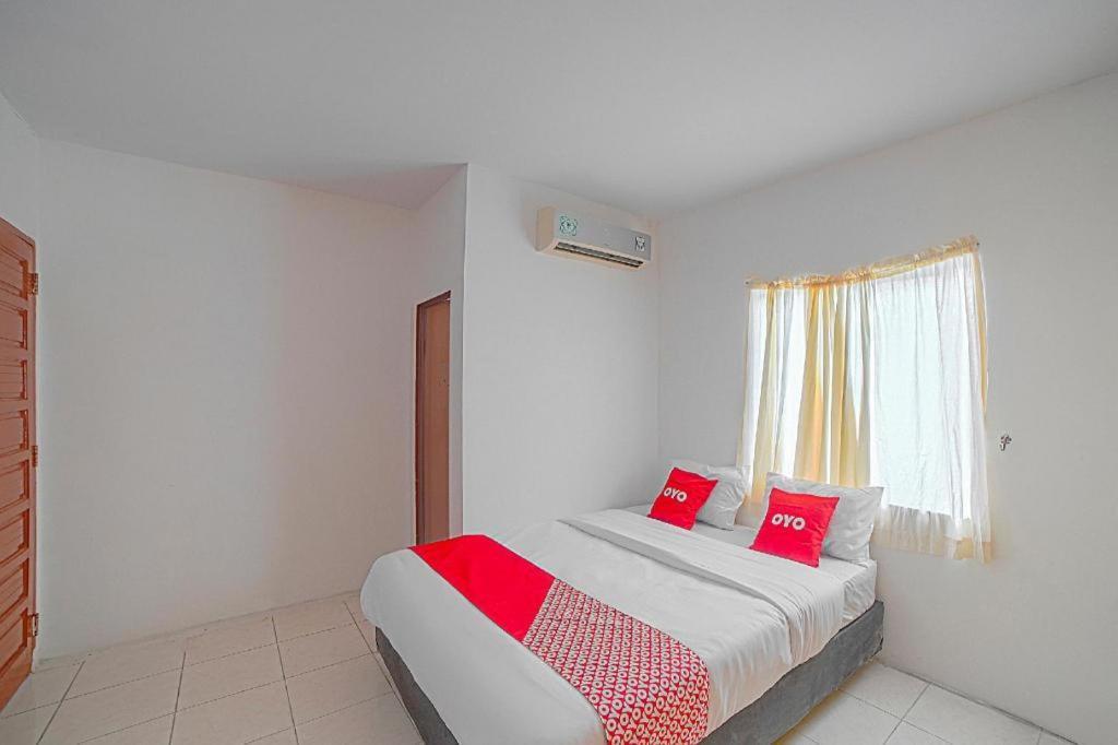 Oyo 90637 Rumah Ni Karo Medan Kültér fotó
